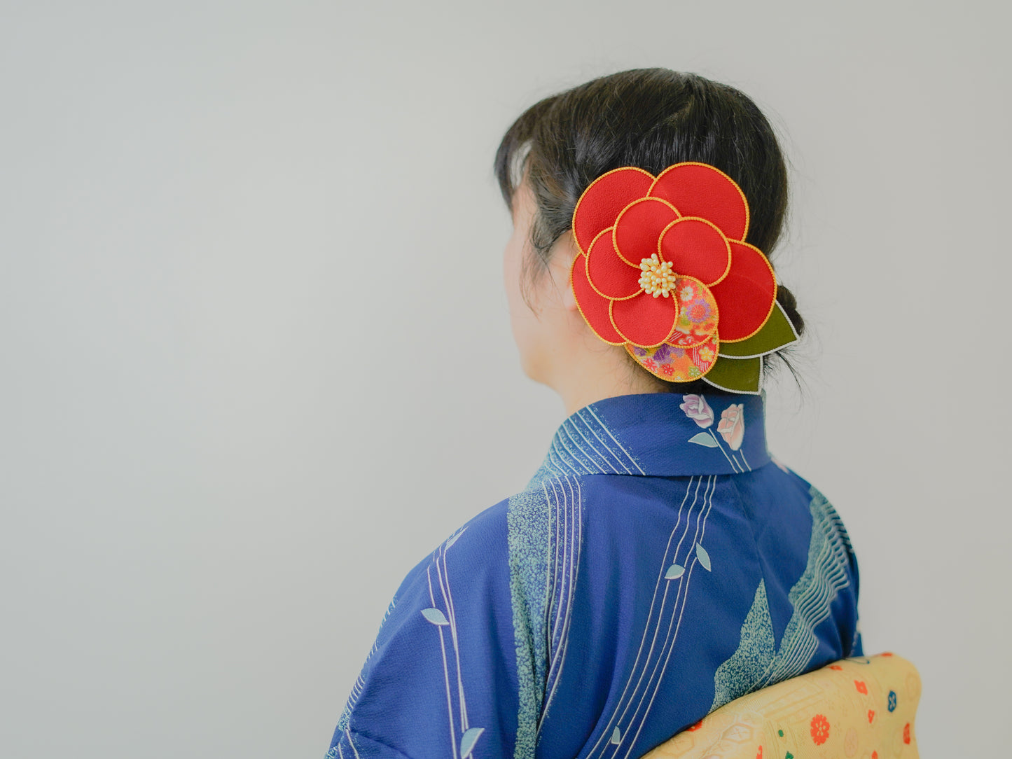 日本伝統工芸つまみ細工、椿のヘッドドレス、彼女へのプレゼント